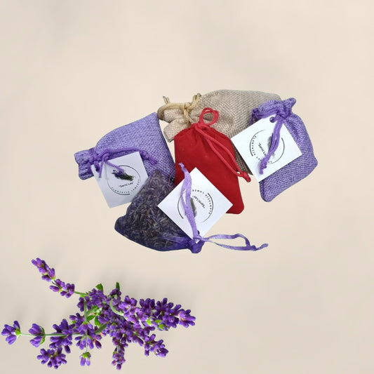 Zestaw pięciu woreczków z suszem lawendowym